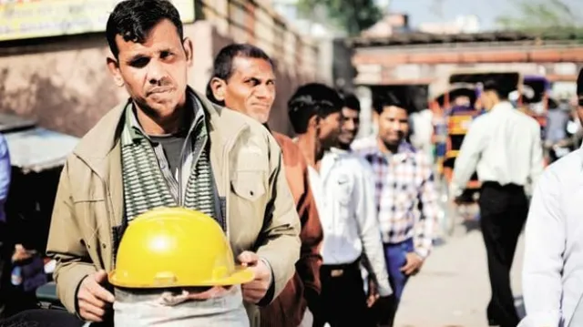 ଦେଶରେ  ଲକଡାଉନ କୋହଳ ହେବା ପରେ ହ୍ରାସ ପାଉଛି ବେକାରୀ ହାର 