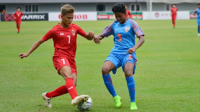 ଫୁଟବଲ ମ୍ୟାଚ ବେଳେ ଅନ୍ୟ ଖେଳାଳିଙ୍କ ନିକଟରେ କାଶିଲେ ରେଡ କାର୍ଡ ଦେଖାଇବେ ରେଫରି