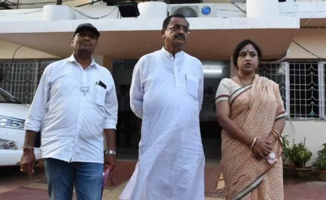 ବ୍ରହ୍ମଗିରି ନିର୍ବାଚନ ମଣ୍ଡଳିରେ ବିଜେଡି ପ୍ରାର୍ଥୀଙ୍କ ପାଇଁ ଭୋଟ ମାଗିବା ପ୍ରସଙ୍ଗ :  ପ୍ରିଜାଇଡିଂ ଓ ପୋଲିଂ ଅଫିସରମାନଙ୍କ ବିରୋଧରେ ଦୃଢ କାର୍ଯ୍ୟାନୁଷ୍ଠାନ ସହ ସେହି ବୁଥ୍‌ରେ ପୁର୍ନବାର ମତଦାନ କରିବାକୁ ବିଜେପିର ଦାବି