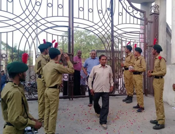 ନିଆରା ଉଦାହରଣ : ଫୁଲ ପକାଇ, ଢୋଲ ବଜାଇ ଓ ଉତ୍ତରୀୟ ଦେଇ ଭୋଟର୍‌ଙ୍କୁ ସ୍ୱାଗତ