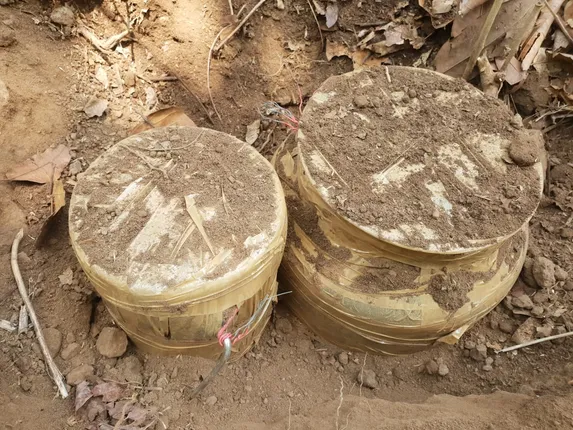 ଗଜପତି: ଜଙ୍ଗଲରୁ ୧୫ ଓ ୩୫ କିଲୋର ୨ ଲ୍ୟାଣ୍ଡମାଇନ୍‌ ଉଦ୍ଧାର