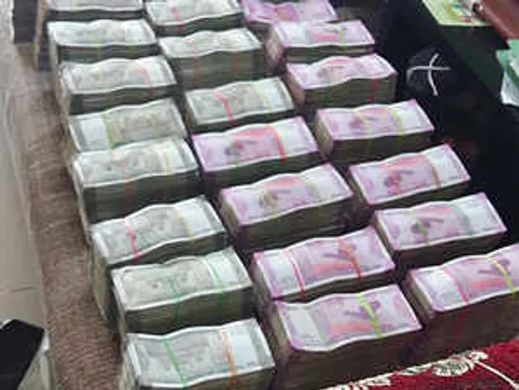 ଟାଇଲ୍ସ କମ୍ପାନିରେ ୨୨୦ କୋଟିର କଳାଧନ ଧରିଲା ଆୟକର ବିଭାଗ