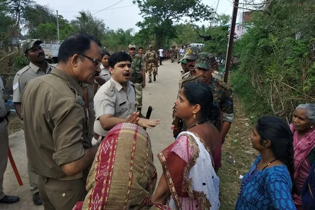 ଭୋଟ ବେଳେ ହିଂସା : ପଞ୍ଚମା, ନୂଆଗଡ଼ରେ ଲାଠିଚାର୍ଜ, ପଞ୍ଚମାରେ ବିଜେଡି-ବିଜେପି, ତାବରଡ଼ାରେ ବିଜେଡି-କଂଗ୍ରେସ ମୁହାଁମୁହିଁ