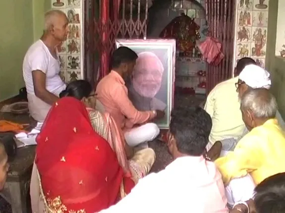 ଉତ୍ତରପ୍ରଦେଶର ଏହି ଦୁର୍ଗା ମନ୍ଦିର ଏବେ ମୋଦୀ ମନ୍ଦିରରେ ପରିଣତ, ମୋଦୀ ଦ୍ୱିତୀୟ ଥର ଲାଗି ପ୍ରଧାନମନ୍ତ୍ରୀ ହୁଅନ୍ତୁ ବୋଲି ନଅଦିନର ବ୍ରତ ରଖିଛନ୍ତି ଅଞ୍ଚଳବାସୀ