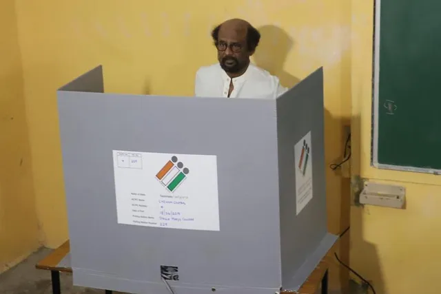 ଜାତୀୟ ନିର୍ବାଚନରେ ଭୋଟ୍‌ ଦେଲେ ଏହି ସବୁ ଚର୍ଚ୍ଚିତ ଚେହେରା: ସୀତାରମଣ, ଚିଦାମ୍ବରମ, ରଜନୀକାନ୍ତ, ହେମା, ରାଜ ବାବର୍‌, ଧନୁଷ ଓ ଅନ୍ୟାନ୍ୟ