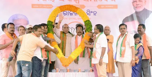 ବିଜେପି ପାଇଁ ଭୋଟ ମାଗିଲେ ରାଜନାଥ : ସ୍ବପ୍ନ ବାଣ୍ଟିଲେ, ରାଜ୍ୟ ସରକାରଙ୍କ ଉପରେ ବର୍ଷିଲେ