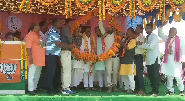 ବୌଦ୍ଧ ଜିଲ୍ଲାରେ ବିଜେପି ଦେବ ଡବଲ ଇଞ୍ଜିନ୍, ଦଳୀୟ ପ୍ରାର୍ଥୀଙ୍କ ସପକ୍ଷରେ ଭୋଟ ଭିକ୍ଷା କଲେ କେନ୍ଦ୍ରମନ୍ତ୍ରୀ ଧର୍ମେନ୍ଦ୍ର