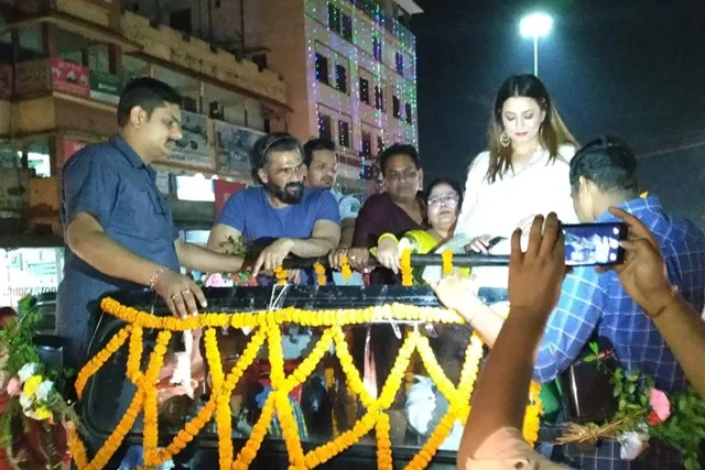 ନବଙ୍କ ପାଇଁ ସୁନୀଲ ସେଟ୍ଟୀ ଓ ମହିମା ‌ଚୌଧୁରୀଙ୍କ ରୋଡ଼ ସୋ’