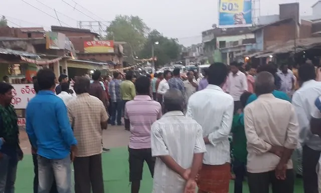 ବିଜେପୁର, ଭଟଲିରେ ରାଜନୈତିକ ହିଂସା! : ସନତଙ୍କ ଗାଡ଼ିକୁ ଢେଲାମାଡ଼, ପେକ୍ସ ଅଧ୍ୟକ୍ଷଙ୍କୁ ଆକ୍ରମଣ