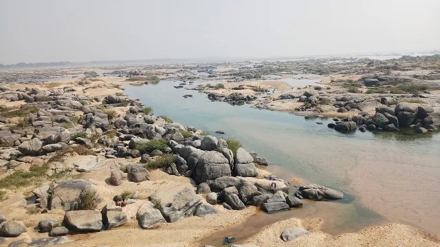 ମହାନଦୀରେ ଜଳ ପ୍ରବାହ କମିଛି, ଭୁଶୁଡ଼ିବ ଭାତହାଣ୍ଡି, ସଙ୍କଟରେ ମତ୍ସ୍ୟଜୀବୀ