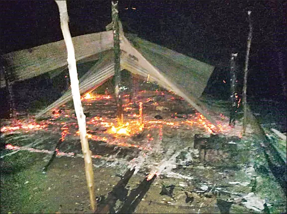 ଜଙ୍ଗଲ ବିବାଦରୁ ନୃଶଂସ କାଣ୍ଡ: ୫ ଜଣଙ୍କୁ ପେଟ୍ରୋଲ ପକାଇ ନିଆଁ ଲଗାଇଲେ, ଜଣେ ମୃତ