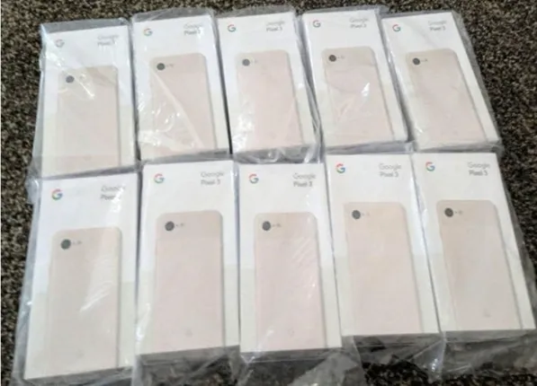 ପିକ୍ସେଲ-୩ ବ୍ୟବହାରକାରୀ ରିଫଣ୍ଡ ମାଗିବାରୁ ଗୁଗଲ ପଠାଇଲା ୧୦ଟି ପିକ୍ସେଲ ଫୋନ, ଜାଣନ୍ତୁ ପୂରା ମାମଲା