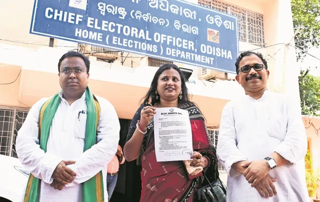 ସିଇଓଙ୍କୁ ଫେରାଦ ହେଲା ବିଜେଡି : ନିରବ ଅବଧି ଭିତରେ ମୋବାଇଲ ନମ୍ବରରୁ ଭଏସ୍ କଲ କରି ପ୍ରଚାର ଚଳାଇଛି ବିଜେପି