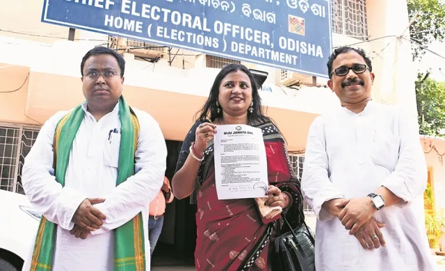 ବୈଜୟନ୍ତଙ୍କ ବିରୋଧରେ ସିଇଓଙ୍କୁ ବିଜେଡିର ଫେରାଦ : କେନ୍ଦ୍ରାପଡ଼ାରେ ସହଯୋଗୀଙ୍କୁ ଲଗାଇ ଟଙ୍କା ବାଣ୍ଟୁଛନ୍ତି