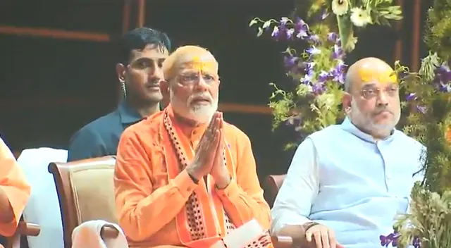 ବାରାଣାସୀ : ଗଙ୍ଗା କୂଳରେ ମୋଦି, ଗଙ୍ଗା ଆରତୀ କଲେ