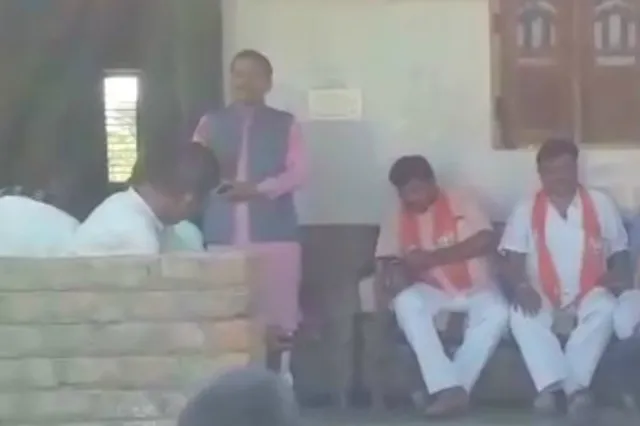 ‘ସାବଧାନ! ସବୁ ବୁଥ୍‌ରେ ପ୍ରଧାନମନ୍ତ୍ରୀ ମୋଦି ଲଗାଇଛନ୍ତି କ୍ୟାମେରା! ବିଜେପିକୁ ଭୋଟ ନଦେଲେ ପଡ଼ିବ ଅସୁବିଧାରେ’; ଧମକ୍‌ ଦେଲେ ବିଜେପି ବିଧାୟକ