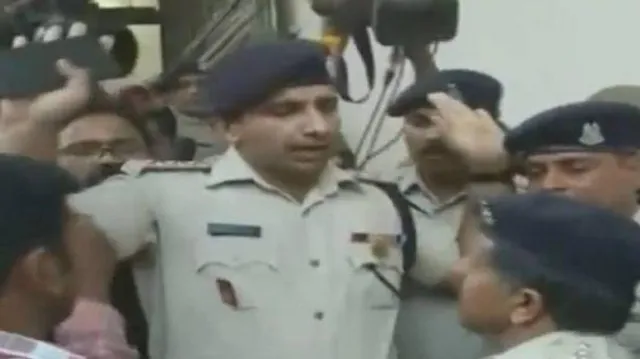 ଆୟକର ଚଢ଼ଉ ନେଇ ରାଜନୀତି ସରଗରମ, ସିଆର୍‌ପିଏଫ୍‌-ପୁଲିସ ମୁହାଁମୁହିଁ