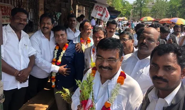 କୋର୍ଟ କ୍ୟାମ୍ପସ୍‌ରେ ବିଜେଡି ପ୍ରାର୍ଥୀଙ୍କ ପ୍ରଚାର