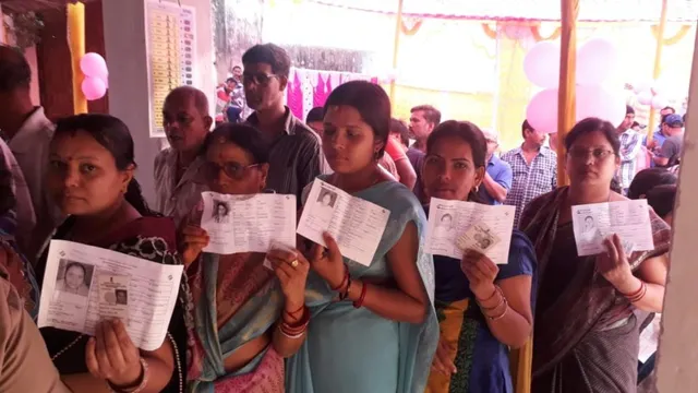 ଦ୍ୱିତୀୟ ପର୍ଯ୍ୟାୟ ମତଦାନ: ବହୁ ବୁଥ୍‌ରେ ଇଭିଏମ୍‌ କାମ କରୁ ନ ଥିବାରୁ ଭୋଟ୍‌ ଗ୍ରହଣରେ ବିଳମ୍ବ