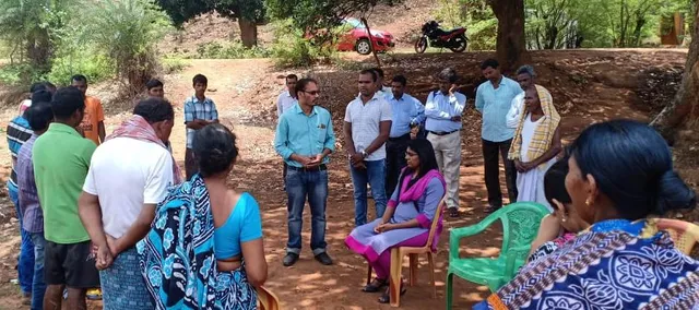 ମାଓ ଗୁଳିରେ ମହିଳା ଜିଆରଏସଙ୍କ ମୃତ୍ୟୁ ଘଟଣା: ୪ ଦିନ ପରେ ସଂଯୁକ୍ତାଙ୍କ ପରିବାରକୁ ଭେଟିଲା ପ୍ରଶାସନ