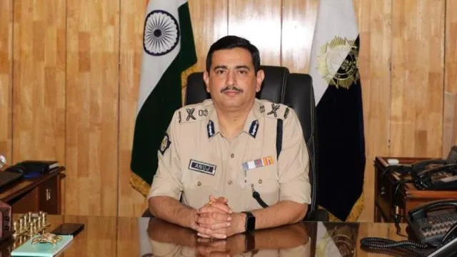 କୋଲକାତା ପୁଲିସ କମିସନରଙ୍କ ସମେତ ୪ ଆଇପିଏସ ଅଧିକାରୀଙ୍କ ବଦଳି