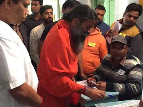 ହରିଦ୍ୱାରରୁ ଭୋଟ୍‌ ଦେଲେ ବାବା ରାମଦେବ, ଭୋଟ୍‌ ଦେଇ ଏପରି ମତ ରଖିଲେ ଯୋଗଗୁରୁ