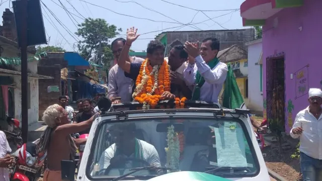 ସୌମ୍ୟରଞ୍ଜନଙ୍କ ପ୍ରଚାର ଅଭିଯାନ: ବେଣାଗାଡ଼ିଆ ପଞ୍ଚାୟତର ବିଭିନ୍ନ ଗାଁ’ର ଲୋକଙ୍କୁ ଭେଟିଲେ