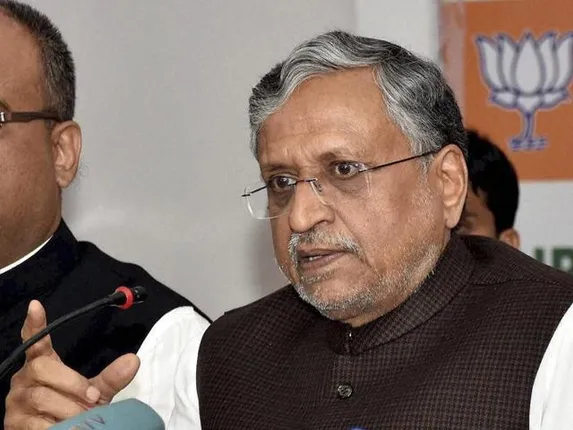 'ସିଲାଇଥିବା ପ୍ୟାଣ୍ଟ ସାଇତି ରଖନ୍ତୁ, ତେଜସ୍ବୀଙ୍କ ଶପଥ ଗ୍ରହଣରେ ପିନ୍ଧିବେ'