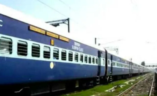 ‌‌ଟ୍ରେନ୍‌ରୁ ଖସି ନାବାଳକ ଗୁରୁତର