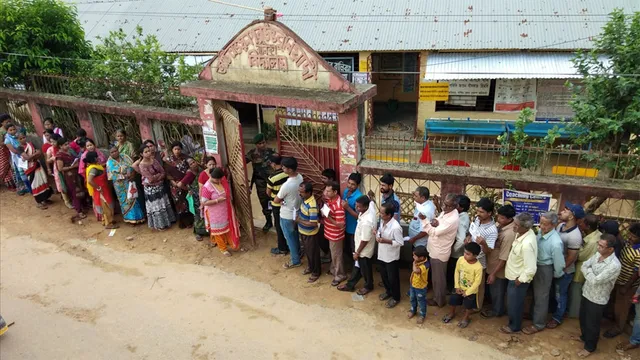 ଦ୍ୱିତୀୟ ପର୍ଯ୍ୟାୟରେ ୧୧ଟି ରାଜ୍ୟ ଓ ଗୋଟିଏ କେନ୍ଦ୍ରଶାସିତ ଅଞ୍ଚଳରେ ମତଦାନ ଆରମ୍ଭ; ବିପୁଳ ସଂଖ୍ୟାରେ ଭୋଟ୍‌ ଦେବାକୁ ପ୍ରଧାନମନ୍ତ୍ରୀଙ୍କ ଟୁଇଟ୍‌