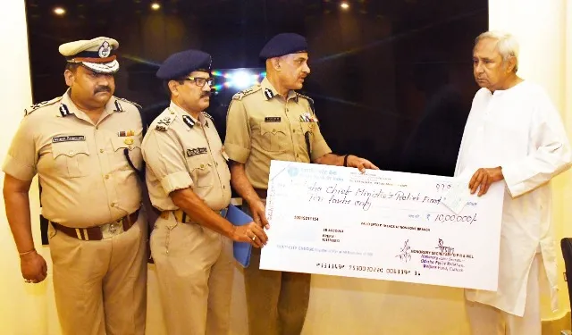 ମୁଖ୍ୟମନ୍ତ୍ରୀଙ୍କ ରିଲିଫ୍ ପାଣ୍ଠିକୁ ୫୦ଲକ୍ଷ ୯୦ ହଜାର ପ୍ରଦାନ