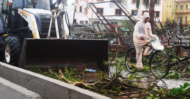 ବିଦ୍ୟୁତ ସେବା ଯୋଗାଇ ଦେବାକୁ କର୍ମଚାରୀଙ୍କ ନିରନ୍ତର ପ୍ରୟାସ, ନିଜ ସୁରକ୍ଷା ପାଇଁ କ’ଣ କରିବେ, କ’ଣ ନକରିବେ ପରାମର୍ଶ ଜାରି କଲେ ଏସଆରସି