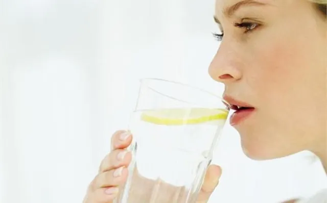 ଏ ସବୁ ଶାରୀରିକ ସମସ୍ୟା ଥିଲେ ଜମା ବି ପିଅନ୍ତୁ ନାହିଁ ଲେମ୍ବୁ ପାଣି