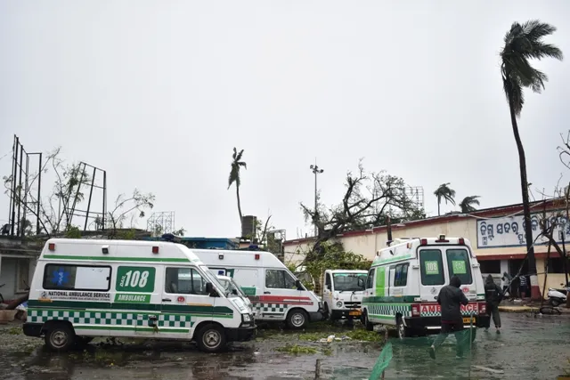 ୩୦୨ କ୍ଷତିଗ୍ରସ୍ତ ଡାକ୍ତରଖାନା ପୁନରୁଦ୍ଧାର