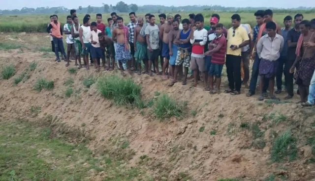 ବିଲ ମଝିରୁ ମହିଳାଙ୍କ ଅର୍ଦ୍ଧଦଗ୍ଧ ଶବ ଉଦ୍ଧାର; ହତ୍ୟା ସନ୍ଦେହ