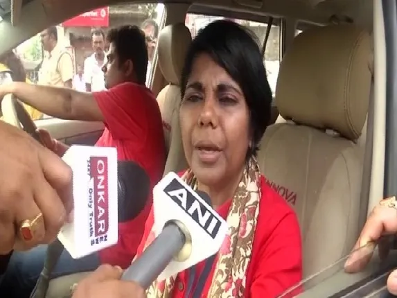 ବିଜେପି ପ୍ରାର୍ଥୀଙ୍କ ଅଭିଯୋଗ: ଟିଏମ୍‌ସି ଗୁଣ୍ଡା ମୋତେ ଅଟକାଇ ବାଡ଼େଇଛନ୍ତି