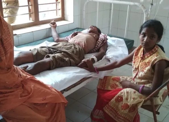 ରିଲିଫ୍ ବେଳେ ଗଣ୍ଡଗୋଳ, ପୁଲିସ ମାଡ଼‌ରେ ଜଣେ ଆହତ, ପ୍ରତିବାଦରେ ରାସ୍ତାରୋକ