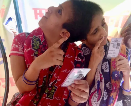 ଭୋଟିଂ ବେଳର ବିରଳ ଦୃଶ୍ୟ, ଗୋଟିଏ ଶରୀର ଦୁଇଟି ଭୋଟ 