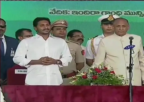 ଆନ୍ଧ୍ରରେ ଜଗନ ସରକାର, ମୁଖ୍ୟମନ୍ତ୍ରୀ ଭାବେ ଶପଥ ନେଲେ ଜଗନ ମୋହନ ରେଡ୍ଡୀ