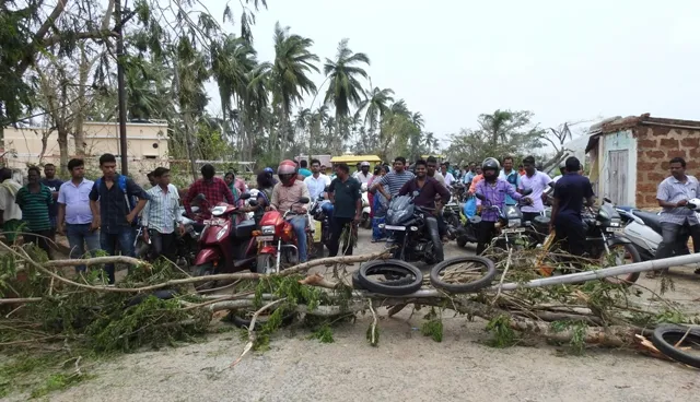 ଗାଁରେ ପହଞ୍ଚିନି ପ୍ରଶାସନ, ତାତିଲେଣି ଲୋକେ