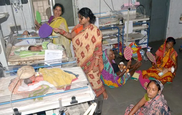 ଶିଶୁଭବନ କାଜୁଆଲିଟି ଅନ୍ଧାର, ୪୦ ଶିଶୁ ରୋଗୀ ଛଟପଟ