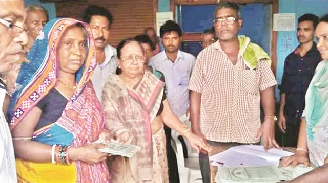 ପାଟକୁରାରେ ରିଲିଫ ଟଙ୍କା ବଣ୍ଟା ଘଟଣା, ବିବାଦରେ ଫସିଲେ ବିଧାୟକ ପ୍ରାର୍ଥୀ