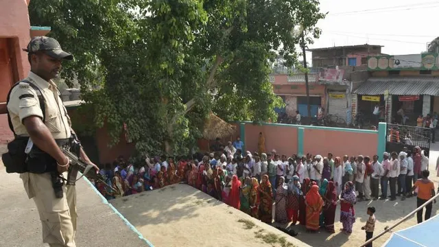 ବିଜେପି ପତାକାରେ ଜଣେ ଲୋକ ଜୋତା ପୋଛିବାରୁ ଉତ୍ତର ପ୍ରଦେଶର ଜଉନପୁରରେ ସଂଘର୍ଷ