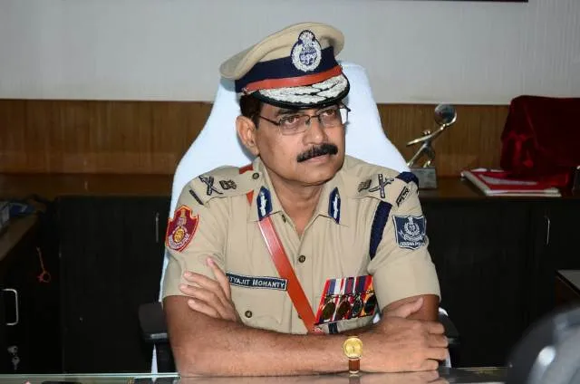 ଟ୍ୱିନ୍-ସିଟିର ଜାତୀୟ ରାଜପଥରେ ଦୁର୍ଘଟଣାକୁ ଏଡାଇବା ପାଇଁ ବ୍ଲାକସ୍ପଟ୍ ଚିହ୍ନଟ କରି ତୁରନ୍ତ ସ୍ପିଡ୍ ବ୍ରେକର ବ୍ୟବସ୍ଥା କରିବା ପାଇଁ ନିର୍ଦ୍ଦେଶ ଦେଲେ ପୁଲିସ କମିଶନର ସତ୍ୟଜିତ୍ ମହାନ୍ତି