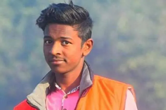 ‘ଫନି’ ମରାମତି କାମରୁ ଫେରିବା ବେଳେ ଛାତ୍ର ମୃତ୍ୟୁ, କ୍ଷତିପୂରଣ ଦାବିରେ ସରକାରୀ ଆଇଟିଆଇ ଛାତ୍ରଙ୍କ ବିକ୍ଷୋଭ