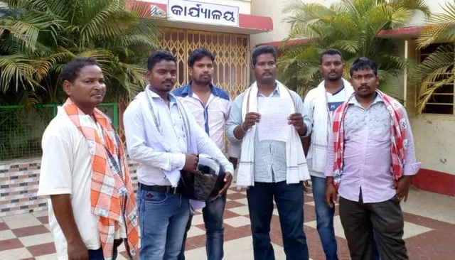 ମୟୂରଭଂଜ: ମୃତ ଶିଶୁ-ମା’ଙ୍କୁ ରାସ୍ତାରେ ଥୋଇ ଦେଲା ୧୦୨ ଆମ୍ବୁଲାନ୍ସ, କାର୍ଯ୍ୟାନୁଷ୍ଠାନ ଦାବି କଲେ ଗ୍ରାମବାସୀ