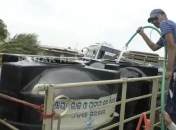 ଗୁଜୁରାଟରୁ କାକଟପୁରକୁ ଆସିଲା ଜଳ ବିଶୋଧନ ଯନ୍ତ୍ର ଥିବା ସତନ୍ତ୍ର ବସ୍