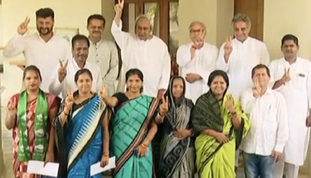 ସରିଲା ବିଜେଡି ସଂସଦୀୟ ଦଳ ବୈଠକ : ଓଡିଶାକୁ ସ୍ୱତନ୍ତ୍ର ରାଜ୍ୟ ପାହ୍ୟା ଓ ମହିଳାଙ୍କୁ ୩୩% ସଂରକ୍ଷଣ ପ୍ରସଙ୍ଗକୁ ସଂସଦରେ ଉଠାଇବା ପାଇଁ ସାଂସଦଙ୍କୁ ନବୀନଙ୍କ ପରାମର୍ଶ