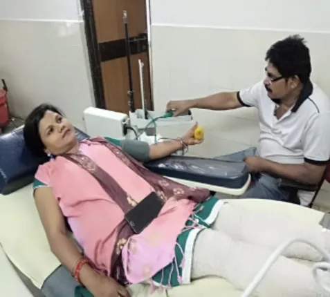 ମାତୃ ଦିବସରେ ରକ୍ତଦାନ କରି ବିଚାରାଧୀନ କଏଦୀଙ୍କ ଜୀବନ ବଞ୍ଚାଇଲେ ମହିଳା କନେଷ୍ଟବଳ ରଶ୍ମିରାଣୀ
