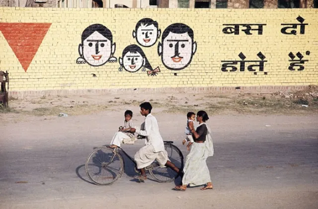 ଜନସଂଖ୍ୟା ନିୟନ୍ତ୍ରଣ ପାଇଁ ଦେଶରେ ଦୁଇ ସନ୍ତାନ ନିୟମକୁ କଡ଼ାକଡ଼ି ଭାବେ ପାଳନ କରିବାକୁ ମାମଲା ଆଗତ